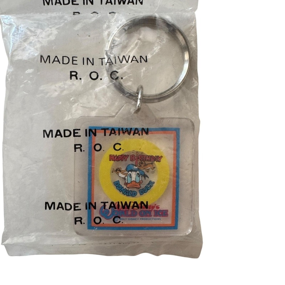 Vintage Disney Donald Duck Happy Birthday World on Ice Keychain NOS Taiwan